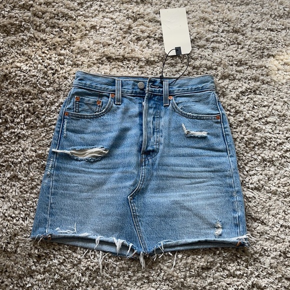 Levi’s High Rise Denim Skirt - Picture 3 of 9